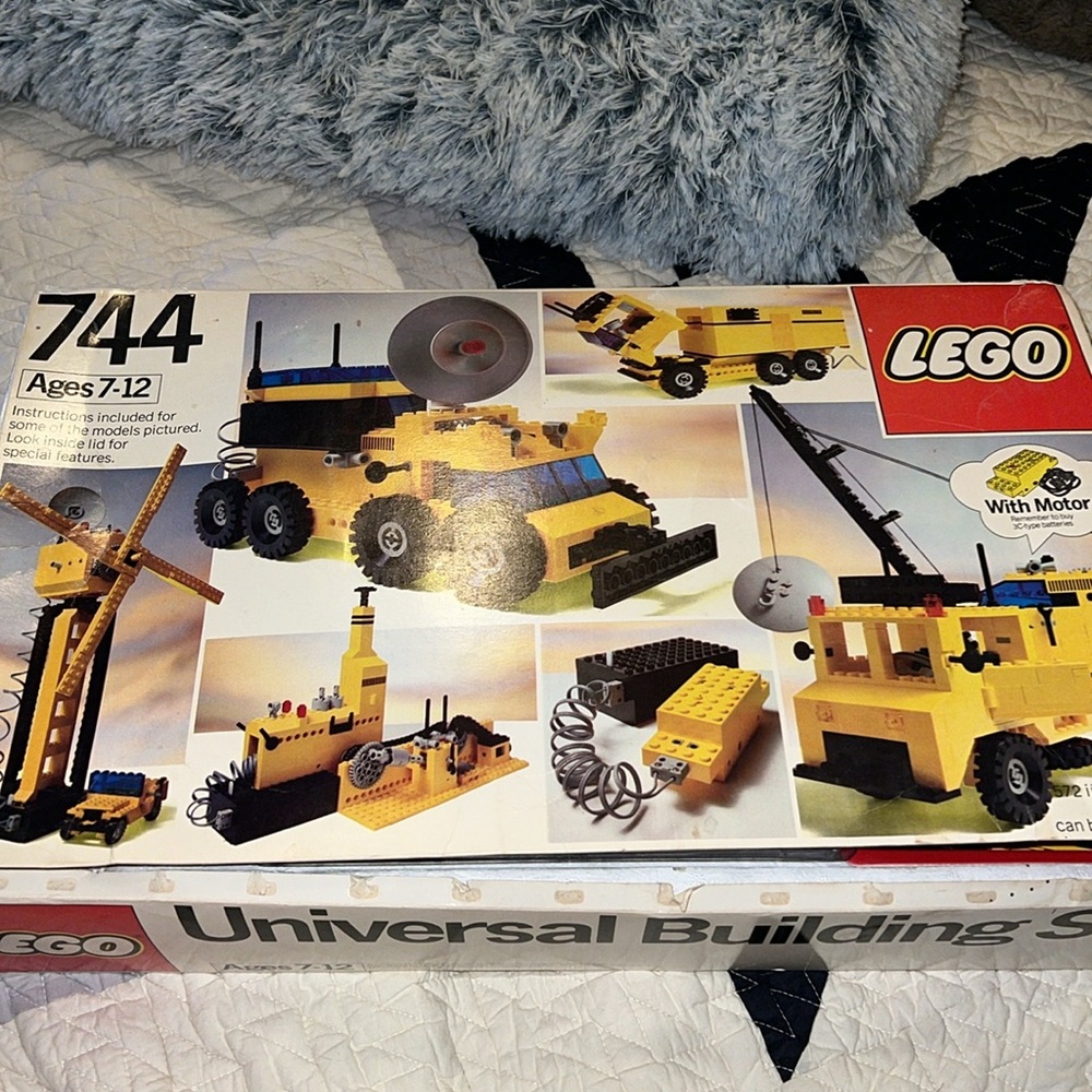 Vintage 1980 Lego Universal Building Set with motor 744 - Picture 11 of 16